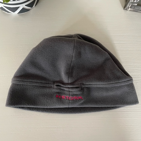 Under Armour Women ColdGear Infrared Storm Blustery Beanie Ponytail Gray pink - Picture 3 of 7